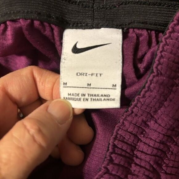 Nike Dri-Fit Size Men’s Medium Purple & Black Basketball Shorts - Picture 3 of 4